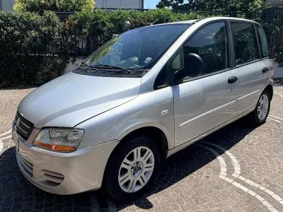 Usata Fiat Multipla Dynamic 103 CV (75 kW) 2005 Grigio Monovolume