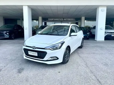 Usata Hyundai i20 Blackline 84 CV (61 kW) 2017 Bianco Utilitaria