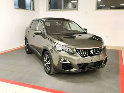 Usata Peugeot 3008 Allure 131 CV (96 kW) 2020 Verde SUV