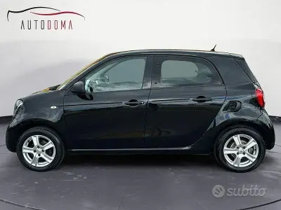 Usado Smart ForFour 70 CV (51 kW) 2015 Negro Utilitario