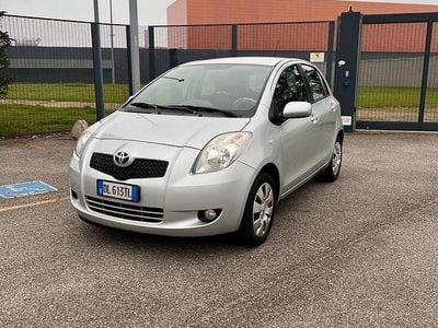 Usata Toyota Yaris Sol 69 CV (50 kW) 2008 Grigio Utilitaria