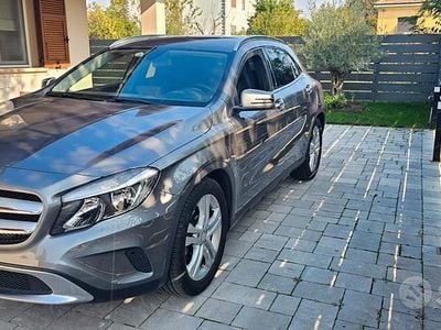 Usata Mercedes GLA180 109 CV (80 kW) 2016 Grigio SUV