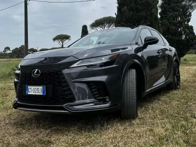 Usata Lexus RX500h Sport Line 272 CV (200 kW) 2024 Grigio SUV