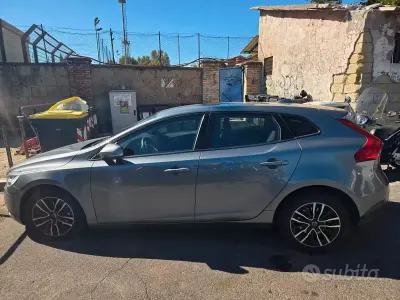 Usata Volvo V40 Momentum 120 CV (88 kW) 2018 Grigio Station wagon
