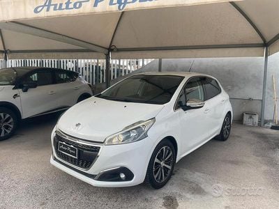 Usata Peugeot 208 Allure 82 CV (60 kW) 2018 Bianco Utilitaria