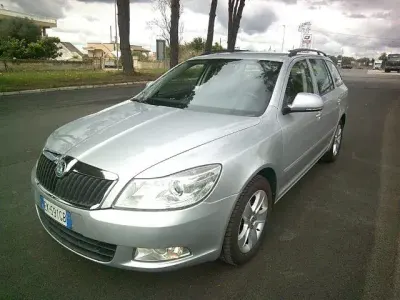 Occasion Skoda Octavia Ambition 105 ch (77 kW) 2011 Argent Break