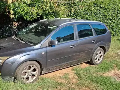 Usata Ford Focus 100 CV (73 kW) 2007 Verde Station wagon