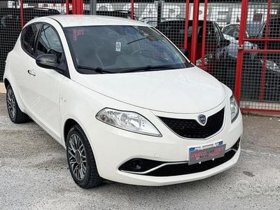Usata Lancia Ypsilon Platinum 69 CV (50 kW) 2016 Bianco Utilitaria