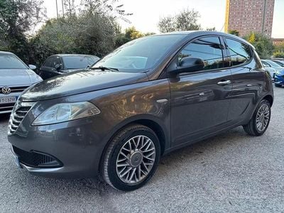 Usata Lancia Ypsilon 95 CV (69 kW) 2013 Marrone Utilitaria
