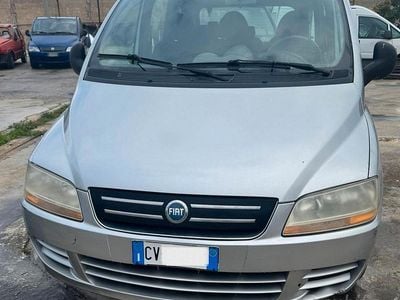 Usata Fiat Multipla 116 CV (85 kW) 2005 Grigio Monovolume