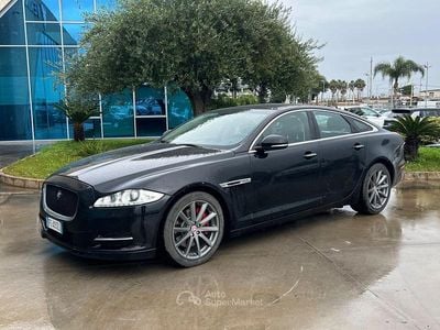 Usata Jaguar XJ Premium Luxury 275 CV (202 kW) 2015 Nero Berlina
