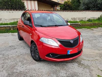 Usata Lancia Ypsilon 69 CV (50 kW) 2019 Rosso Utilitaria