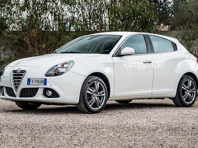 Usata Alfa Romeo Giulietta Distinctive 120 CV (88 kW) 2014 Bianco Utilitaria