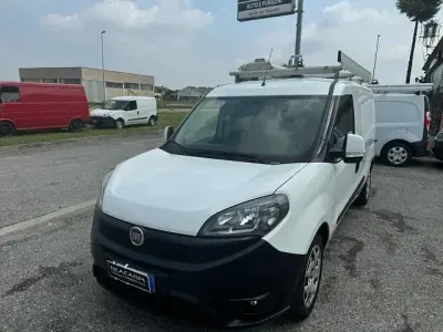Usata Fiat Doblò 120 CV (88 kW) 2018 Bianco pastello Monovolume
