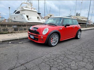 Begagnad Mini John Cooper Works 163 HK (119 kW) 2003 Röd Halvkombi