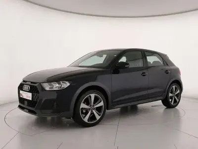 Usata Audi A1 Comfort 110 CV (80 kW) 2022 Blu firmamento metallizzato SUV