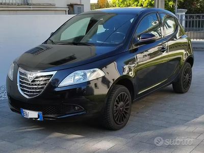 Usata Lancia Ypsilon 80 CV (58 kW) 2014 Nero Utilitaria