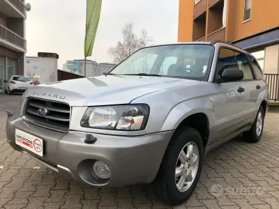 Usata Subaru Forester 125 CV (91 kW) 2002 Grigio SUV