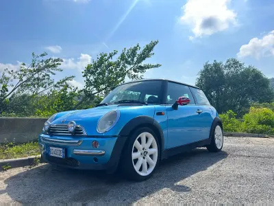 Usata Mini Cooper 116 CV (85 kW) 2002 Blu Utilitaria