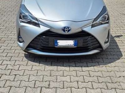 Usata Toyota Yaris Hybrid Active 73 CV (53 kW) 2019 Argento Berlina