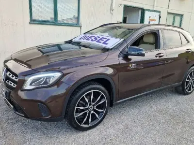 Usata Mercedes GLA180 Premium 109 CV (80 kW) 2017 Marrone SUV