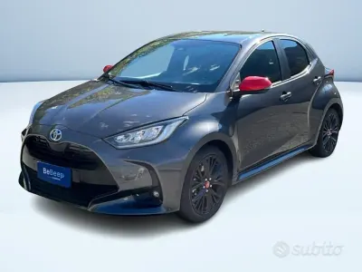 Usata Toyota Yaris Hybrid 92 CV (67 kW) 2022 Grigio Berlina