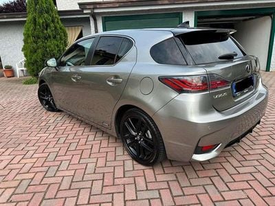 Lexus CT200h