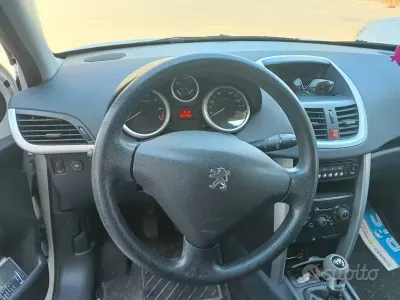 Usata Peugeot 207 73 CV (53 kW) 2012 Bianco Berlina