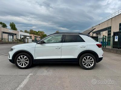 Usata VW T-Roc Life 110 CV (80 kW) 2022 Bianco SUV