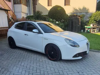 Usata Alfa Romeo Giulietta Distinctive 140 CV (102 kW) 2011 Utilitaria
