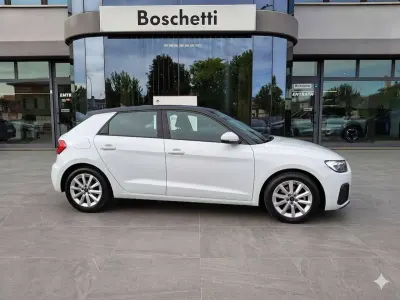 Usata Audi A1 Sportback Business 116 CV (85 kW) 2024 Bianco tetto nero Utilitaria