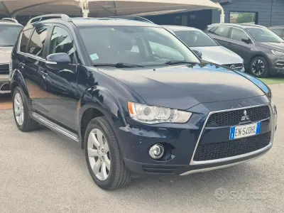 Usata Mitsubishi Outlander Intense 150 CV (110 kW) 2012 Bluazzurro SUV