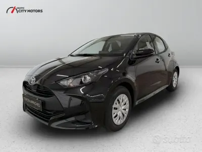 Ny Toyota Yaris Hybrid Active 116 HK (85 kW) 2026 Svart Sedan