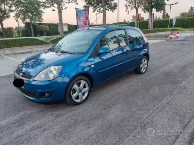 Usata Ford Fiesta 68 CV (50 kW) 2008 Bluazzurro Utilitaria