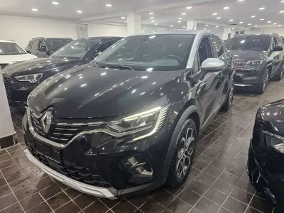 Usata Renault Captur Intens 101 CV (74 kW) 2022 Solid black metallizzato SUV