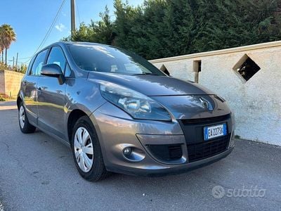 Usata Renault Scénic III XMOD 110 CV (80 kW) 2010 Grigio Monovolume