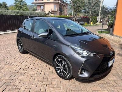 Usata Toyota Yaris Hybrid Active 73 CV (53 kW) 2019 Grigio Berlina