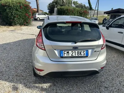 Usata Ford Fiesta 95 CV (69 kW) 2017 Argento Utilitaria