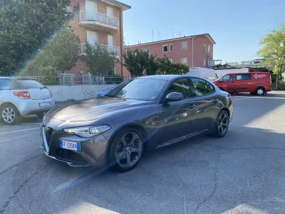 Usata Alfa Romeo Giulia Business 179 CV (131 kW) 2016 Grigio Berlina