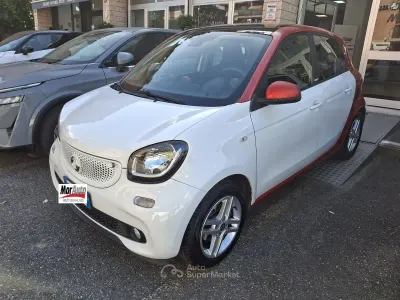 Begagnad Smart ForFour Passion 90 HK (66 kW) 2016 Vit Halvkombi