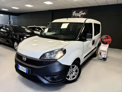 Usata Fiat Doblò Lounge 90 CV (66 kW) 2022 Bianco Monovolume