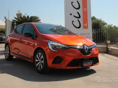 Usata Renault Clio V Equilibre 101 CV (74 kW) 2023 Arancione Berlina