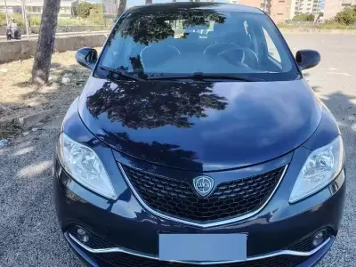 Begagnad Lancia Ypsilon 95 HK (69 kW) 2016 Blå Halvkombi