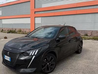 Usata Peugeot 208 GT-line 102 CV (75 kW) 2023 Nero Utilitaria