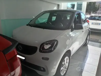 Begagnad Smart ForFour Prime 71 HK (52 kW) 2018 Vit Halvkombi