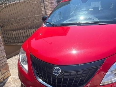 Usata Lancia Ypsilon 69 CV (50 kW) 2023 Rosso Utilitaria
