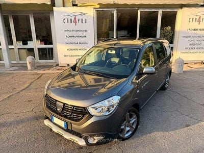 Usata Dacia Lodgy Stepway 109 CV (80 kW) 2019 Grigio Monovolume