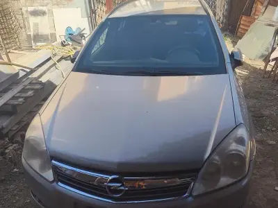 Usata Opel Astra 101 CV (74 kW) 2008 Grigio Berlina