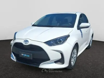 Usata Toyota Yaris Hybrid Active 92 CV (67 kW) 2024 Bianco Berlina