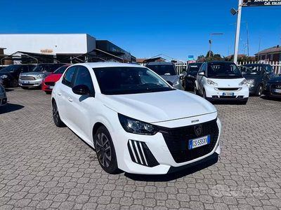 Begagnad Peugeot 208 Active 75 HK (55 kW) 2023 Vit Halvkombi